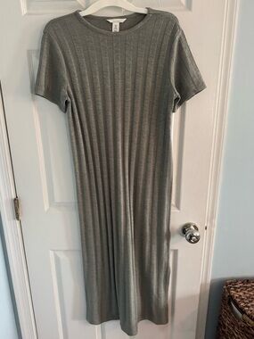 Maternity Green Short-Sleeve Ribbed Knit Maxi Dress